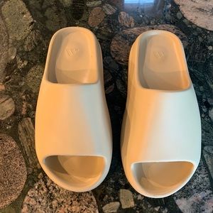 Yeezy Slide Bone